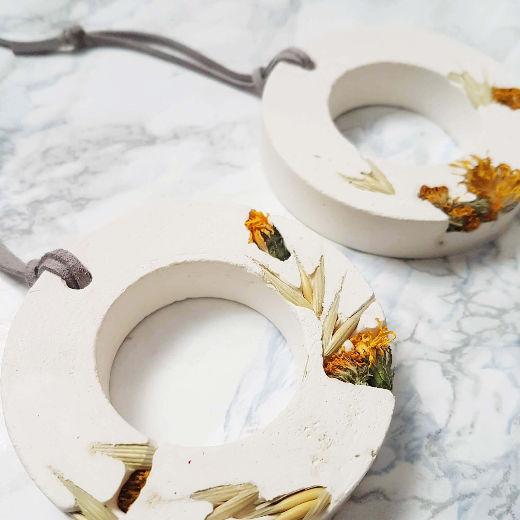 Vòng tròn treo độc đáo để trang trí tường, khuếch tán tinh dầu và trang trí với cành yến mạch