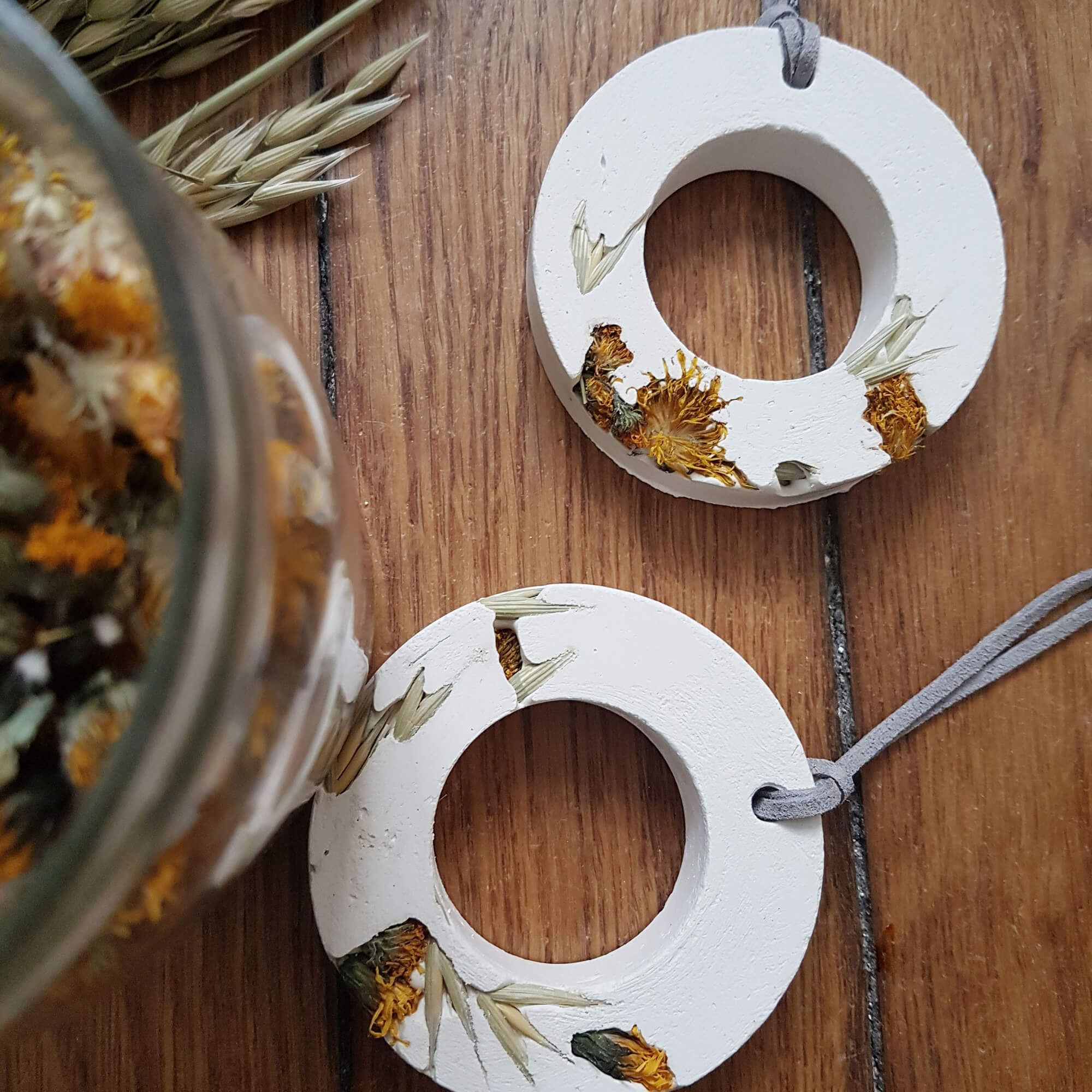 Vòng tròn treo độc đáo để trang trí tường, khuếch tán tinh dầu và trang trí với cành yến mạch