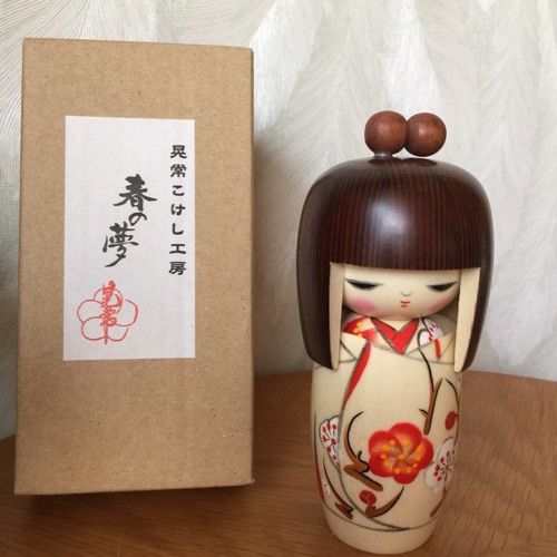 Búp bê gỗ Kokeshi Nhật Bản, sản phẩm handmade làm tay thủ công tỉ mỉ, là món qùa ý nghĩa từ nước Nhật Bản