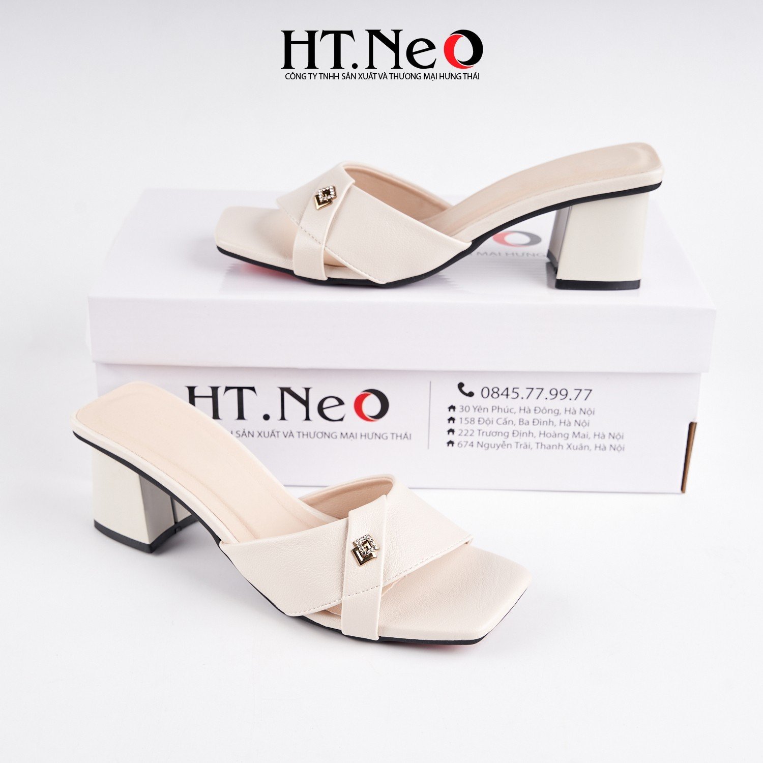 Sandal nữ khuy đá nhỏ, khuy hai hình thoi móc nối đính đá, thiết kế đơn giản kết hợp với quai da, gót trụ cao 5p SDN183