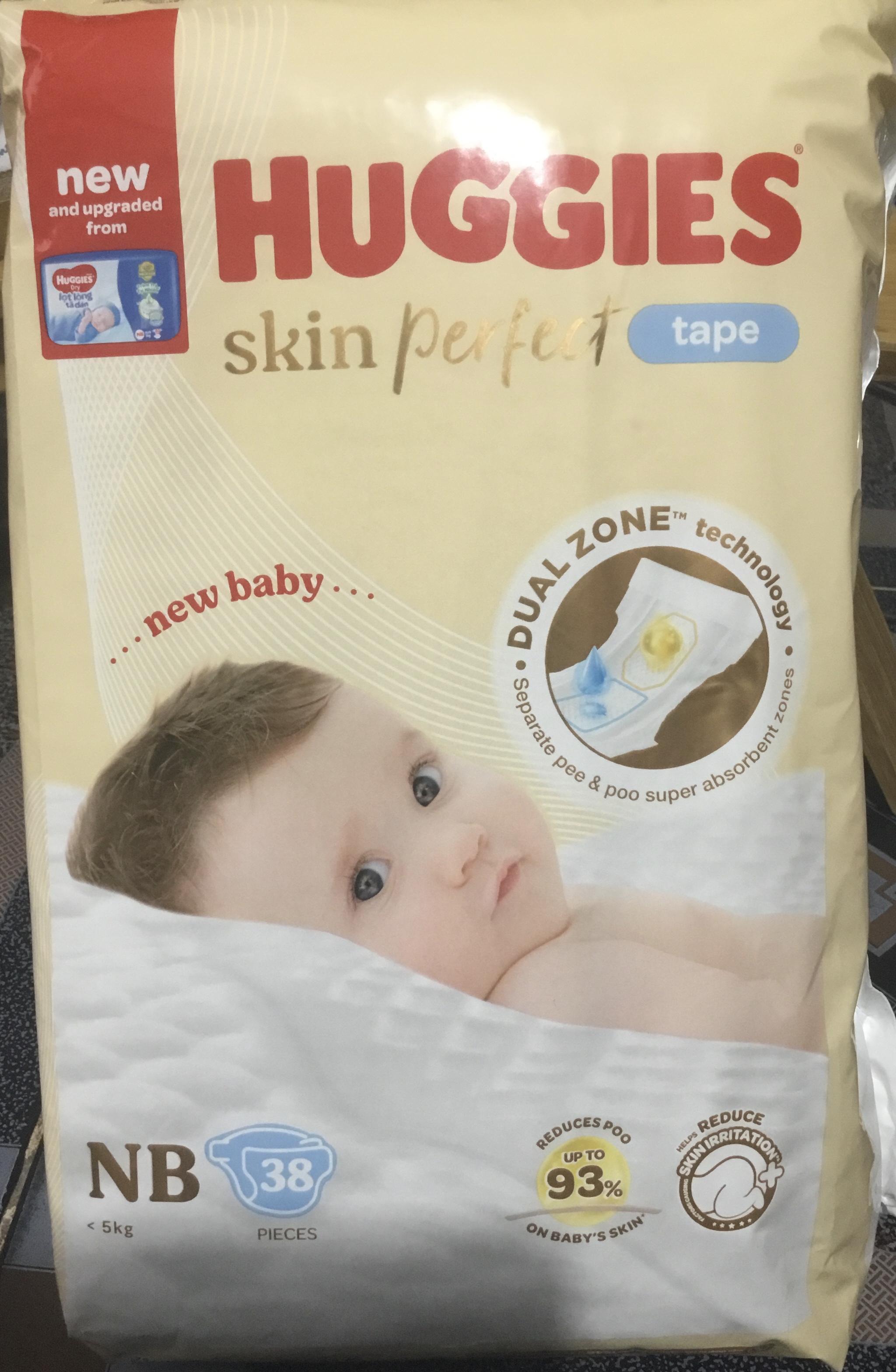 Tã dán sơ sinh Huggies NB38 miếng Skin Perfect ( Cho bé dưới 5 kg)-Mẫu mới Của Huggies NB40 - HSD luôn mới