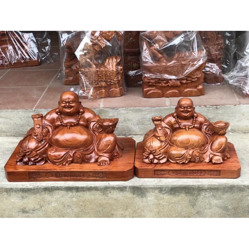 Di lặc ngồi để bàn gỗ hương