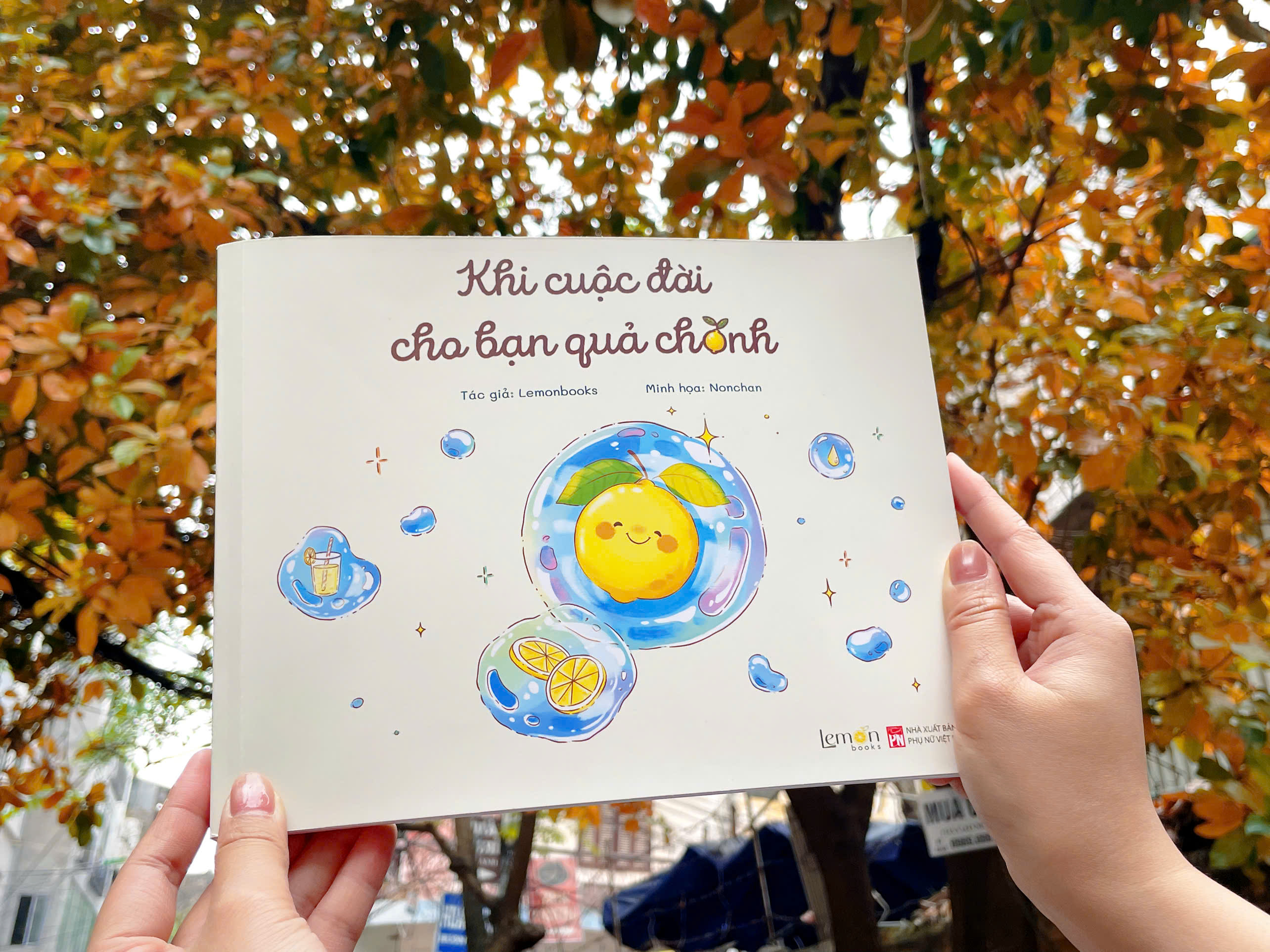 Sách tô màu - Khi cuộc đời cho bạn quả chanh - Lemonbooks &amp; Nonchan - Tặng kèm Sticker