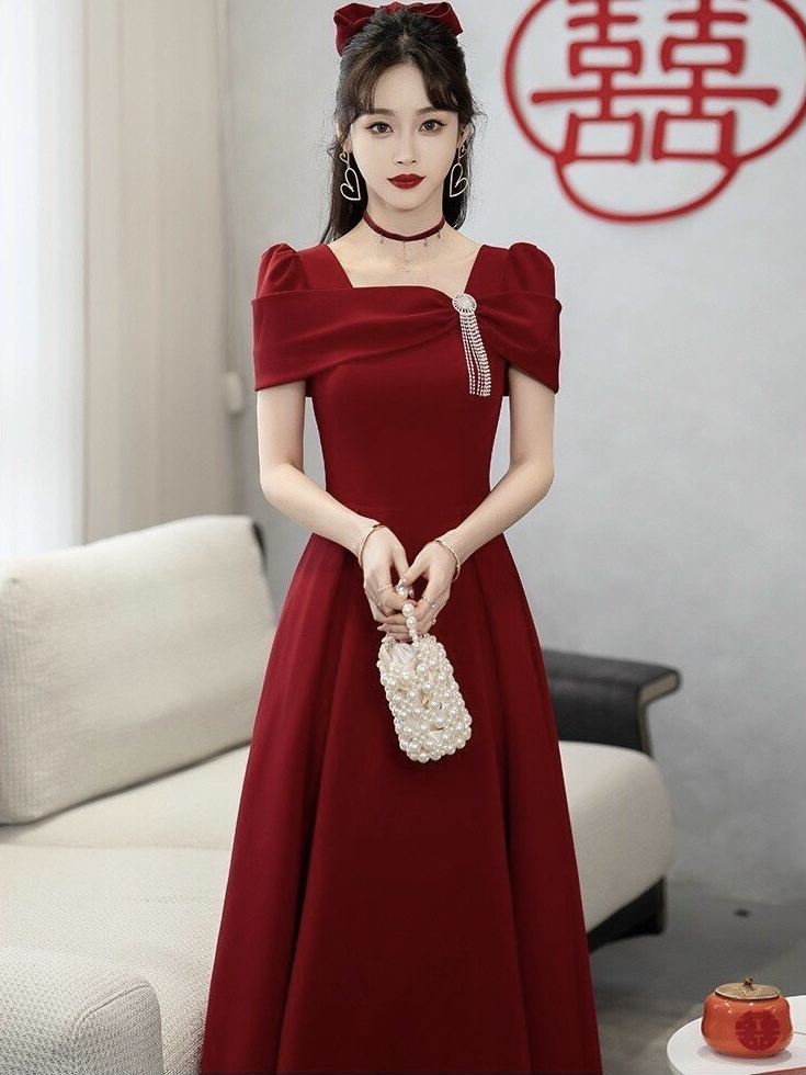 Đầm xoè cổ vuông cách điệu kèm phụ kiện S.MLXL