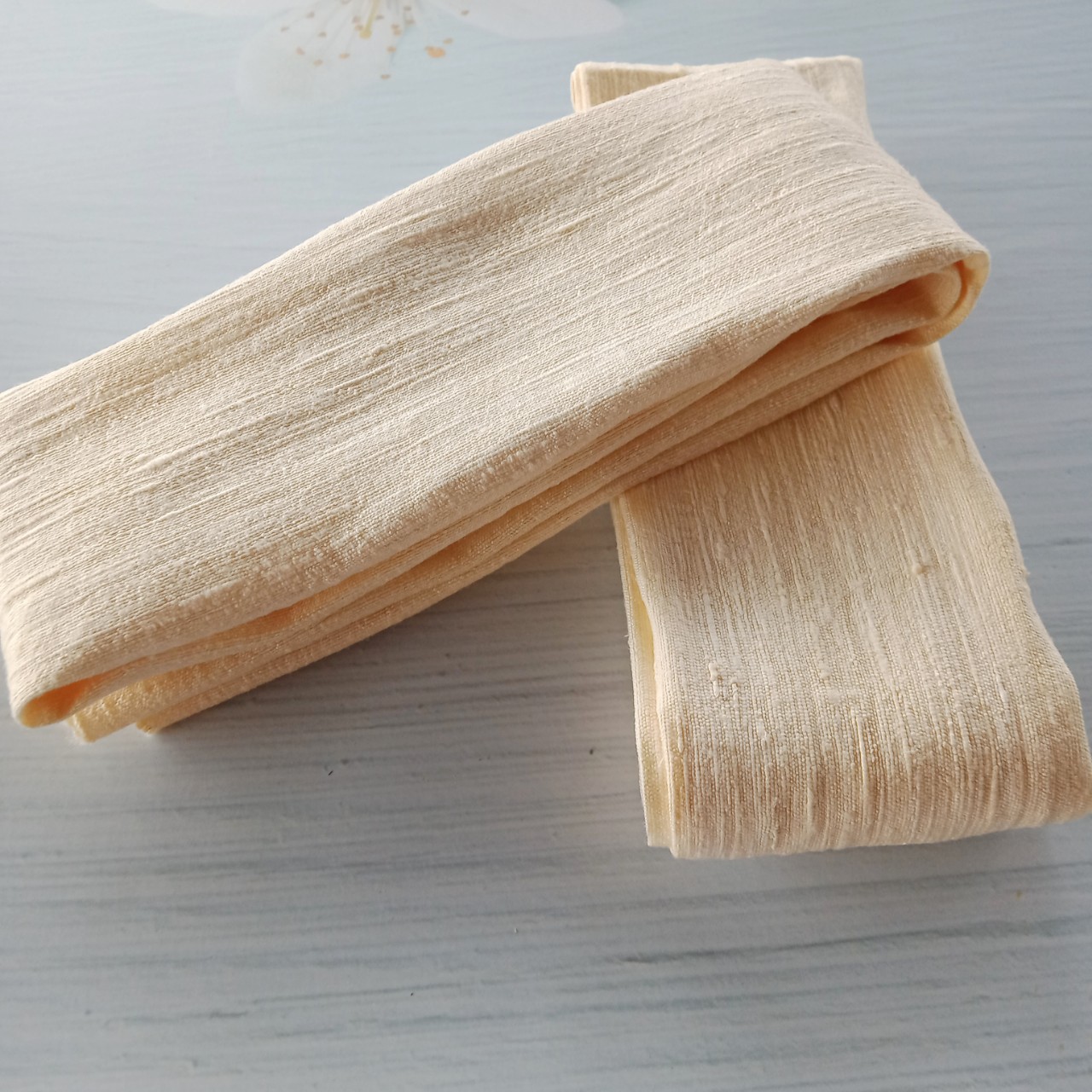Khăn tơ tằm tẩy da chết cho body: tự nhiên, an toàn, hiệu quả cao