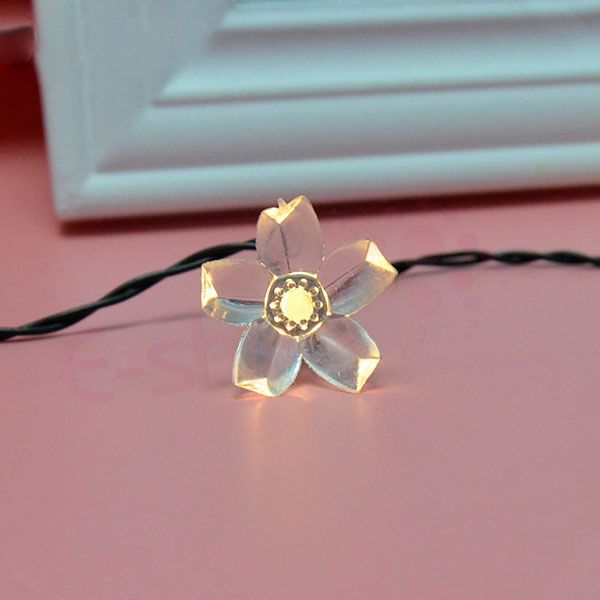 Đèn năng lượng mặt trời hoa sakura trang trí sân vườn
