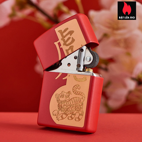 Bật Lửa Zippo 49701 – Zippo Year of the Tiger Design Red Matte