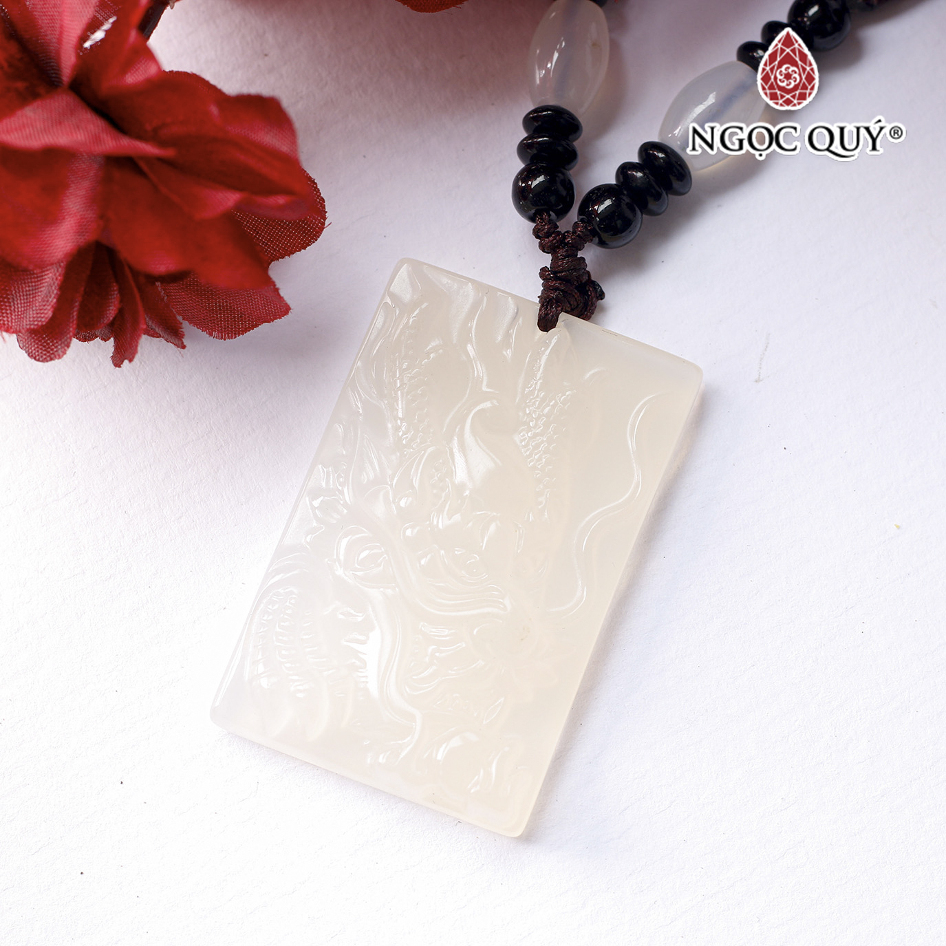 Mặt dây chuyền khắc hình rồng đá mã não 53x35x8mm - Ngọc Quý Gemstones
