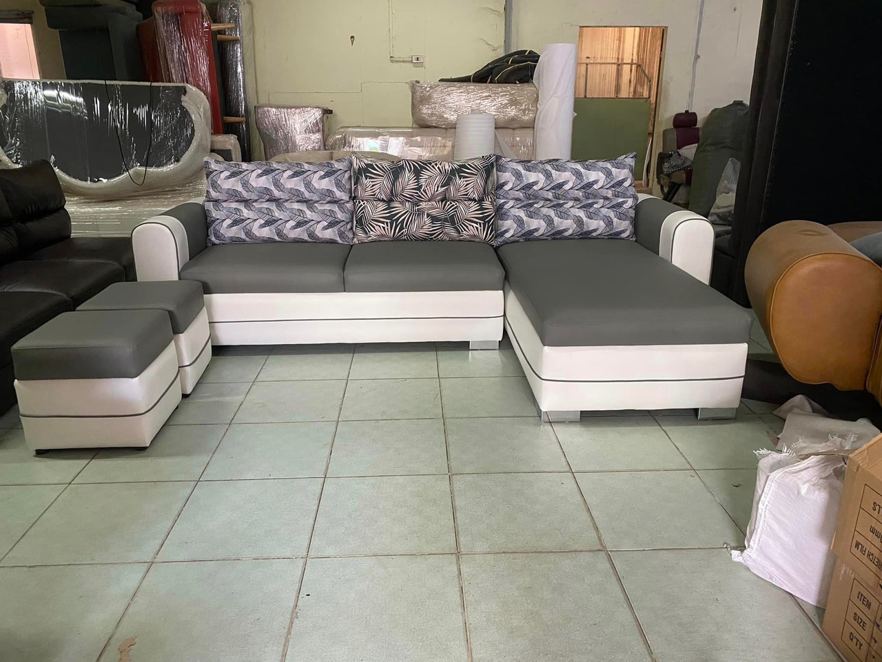 Sofa góc giá xưởng Juno Sofa 2m6 x 1m6 tặng 2 đôn vuông.