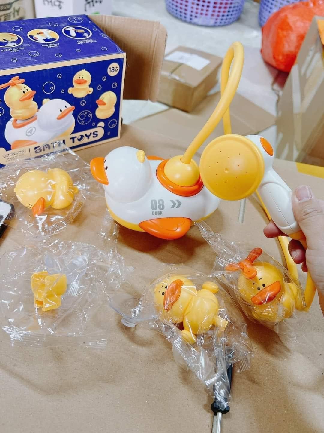 Đồ Chơi Nhà Tắm Cho Bé, Đồ Chơi Con Vịt Kèm Vòi Sen Chất Liệu Nhựa An Toàn Cho Bé Từ 1 - 4 Tuổi
