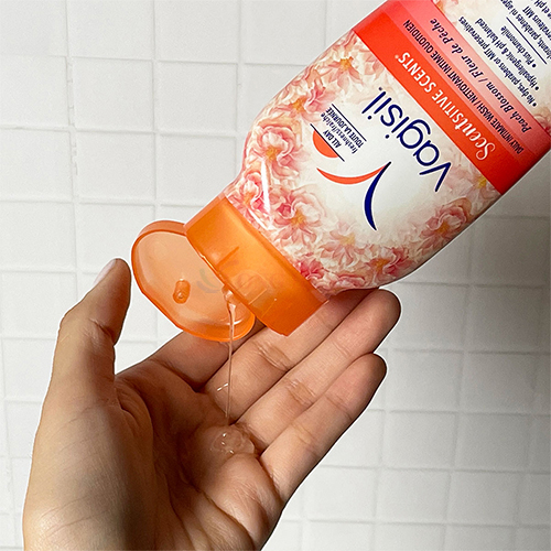 Dung dịch vệ sinh phụ nữ Vagisil Scentsitive Scents Daily Intimate Wash (240ml/354ml)- Hàng chính hãng
