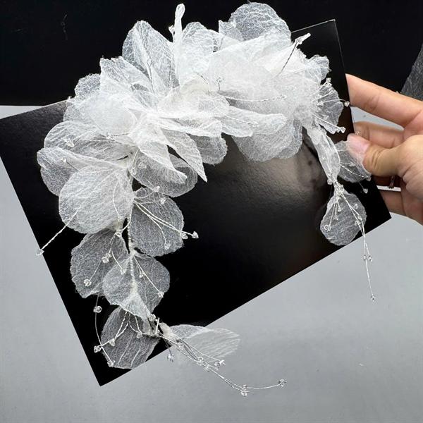 Băng đô cài tóc cô dâu hoa voan mềm trắng vân mây