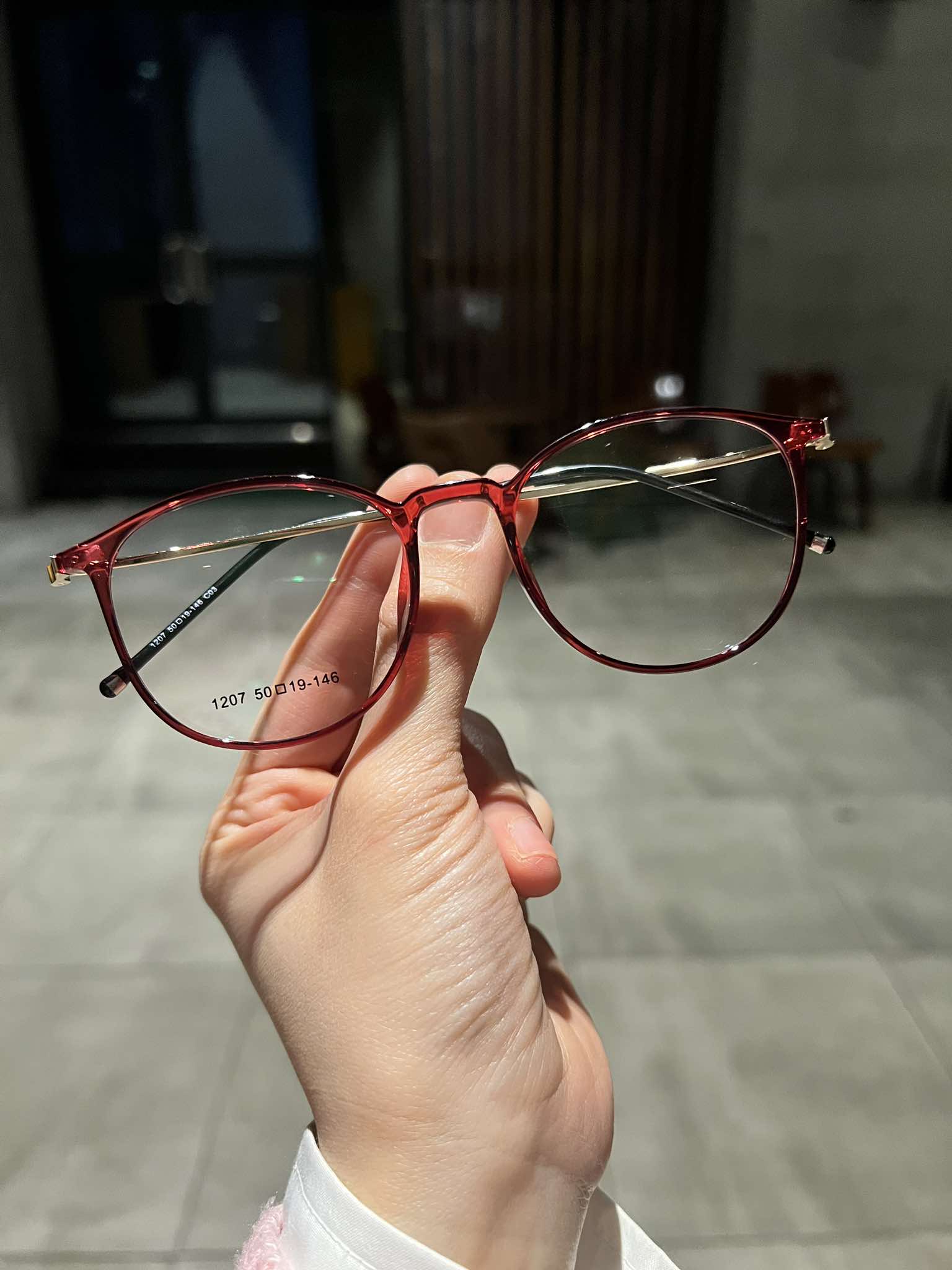Kinh gọng Mắt tròn đỏ kim loại tăm tăm nhẹ