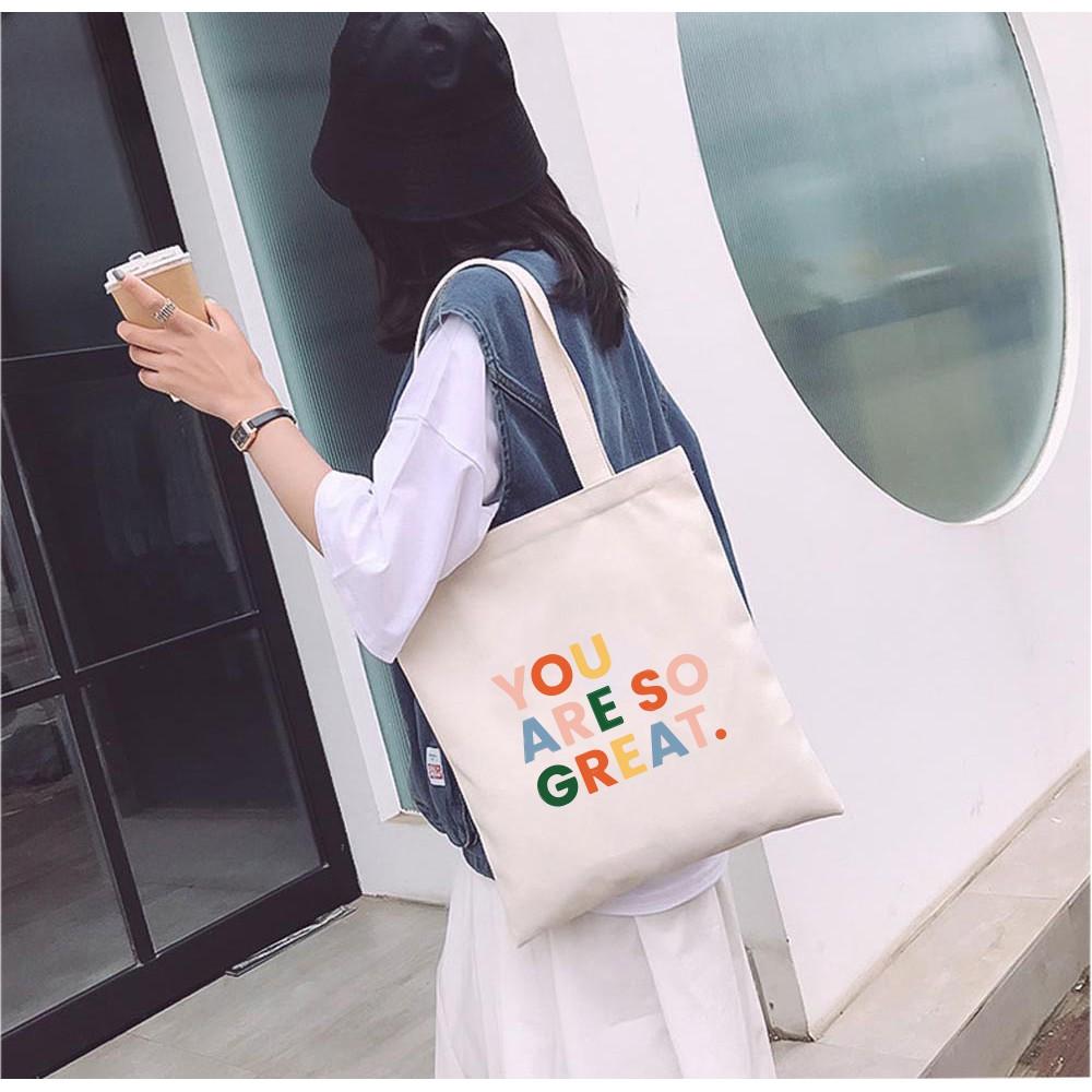 Túi Tote Vải Mộc Ginko kiểu basic có dây kéo khóa miệng túi đựng vừa laptop 14 inch và nhiều đồ dùng khác In Hình YOU ARE SO GREAT M27