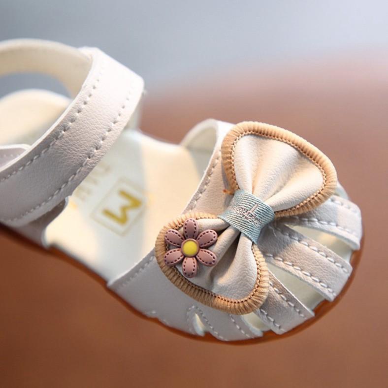 Giày sandal phối hoa thiết kế xinh xắn cho bé gái từ 1-2 tuổi