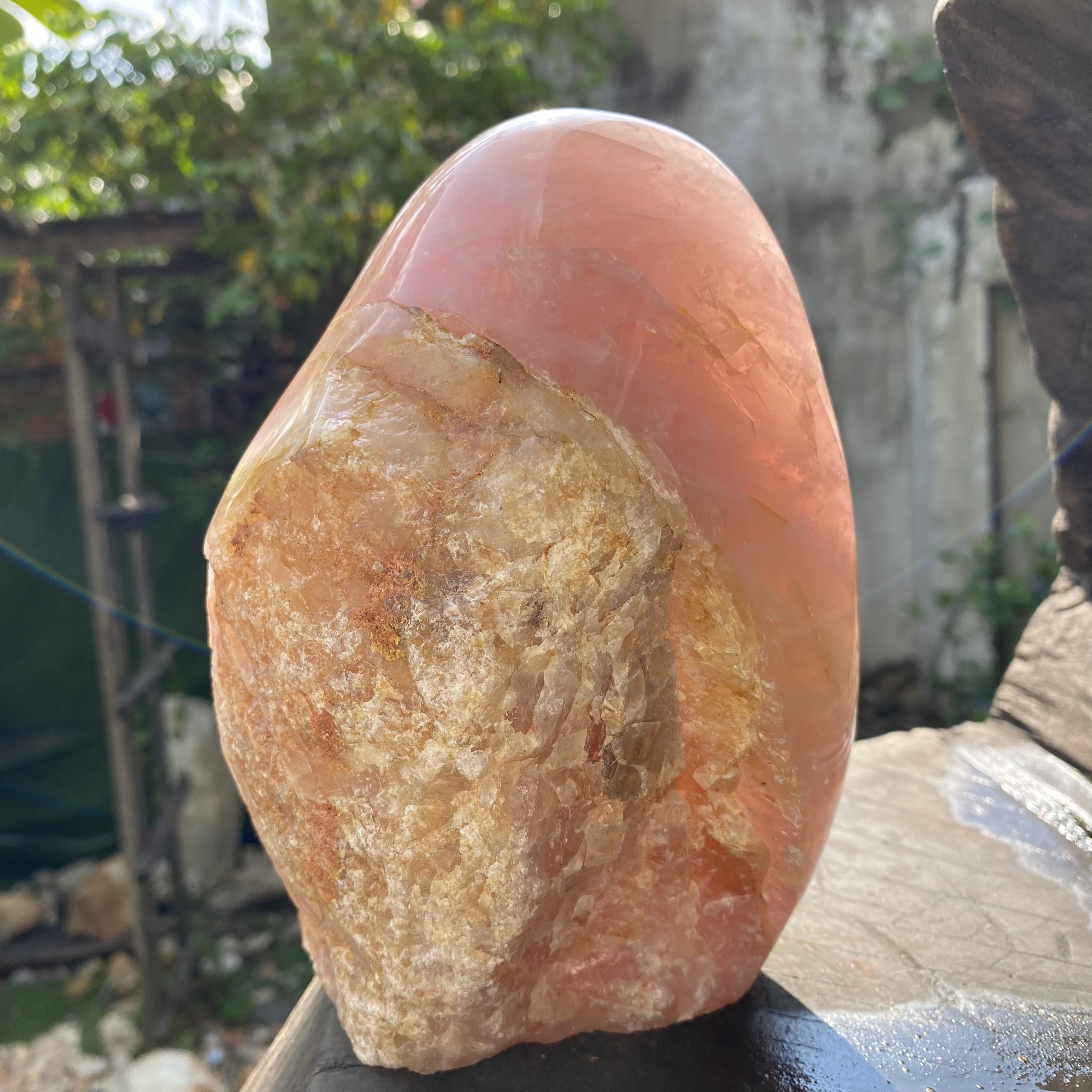 Núi đá thạch anh hồng NHASAN T703, nặng 2.6kg, kích thước (17.5 x 13 x 8 (cm)