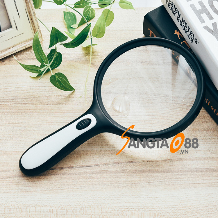 Kính lúp đọc sách báo cho người già 145mm có đèn cao cấp