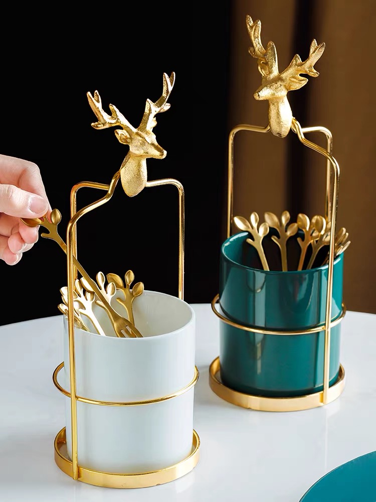 Giỏ đựng thìa, dĩa hình hươu kèm 6 thìa dĩa kim loại mạ vàng