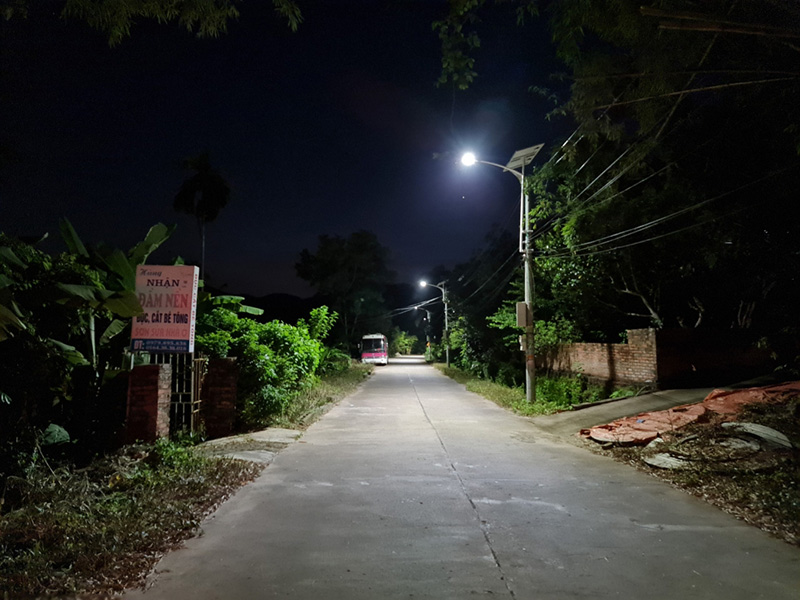 Đèn Đường Năng Lượng Mặt Trời SUNTEK LED Solar Street Light S3 135W - Chiếu sáng liên tục 28-30 giờ | Tuổi thọ 7-8 năm | Chống Nước/Bụi/Sét | Tự động Bật/Tắt | Điều khiển Từ xa - Hàng Chính Hãng - Bảo hành 3 năm 1 đổi 1