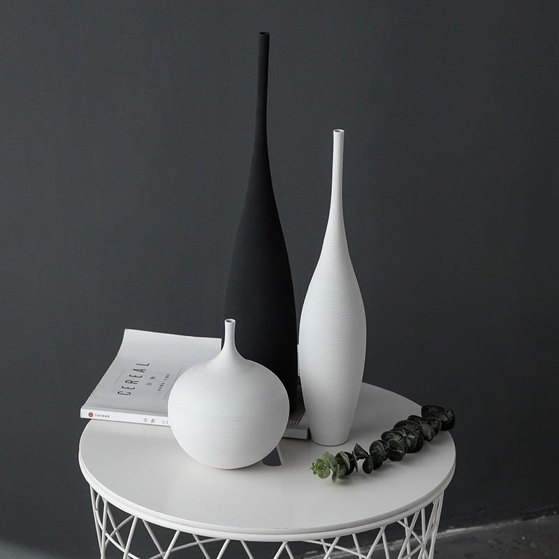 Bình dùng decor có 2 màu đen trắng