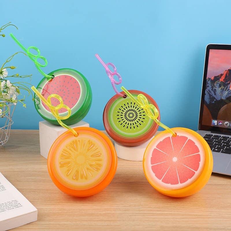 BÌNH ĐỰNG NƯỚC HÌNH TRÁI CÂY DỄ THƯƠNG THIẾT KẾ BẮT MẮT KÈM ỐNG HÚT DUNG TÍCH 500ML TIỆN DỤNG
