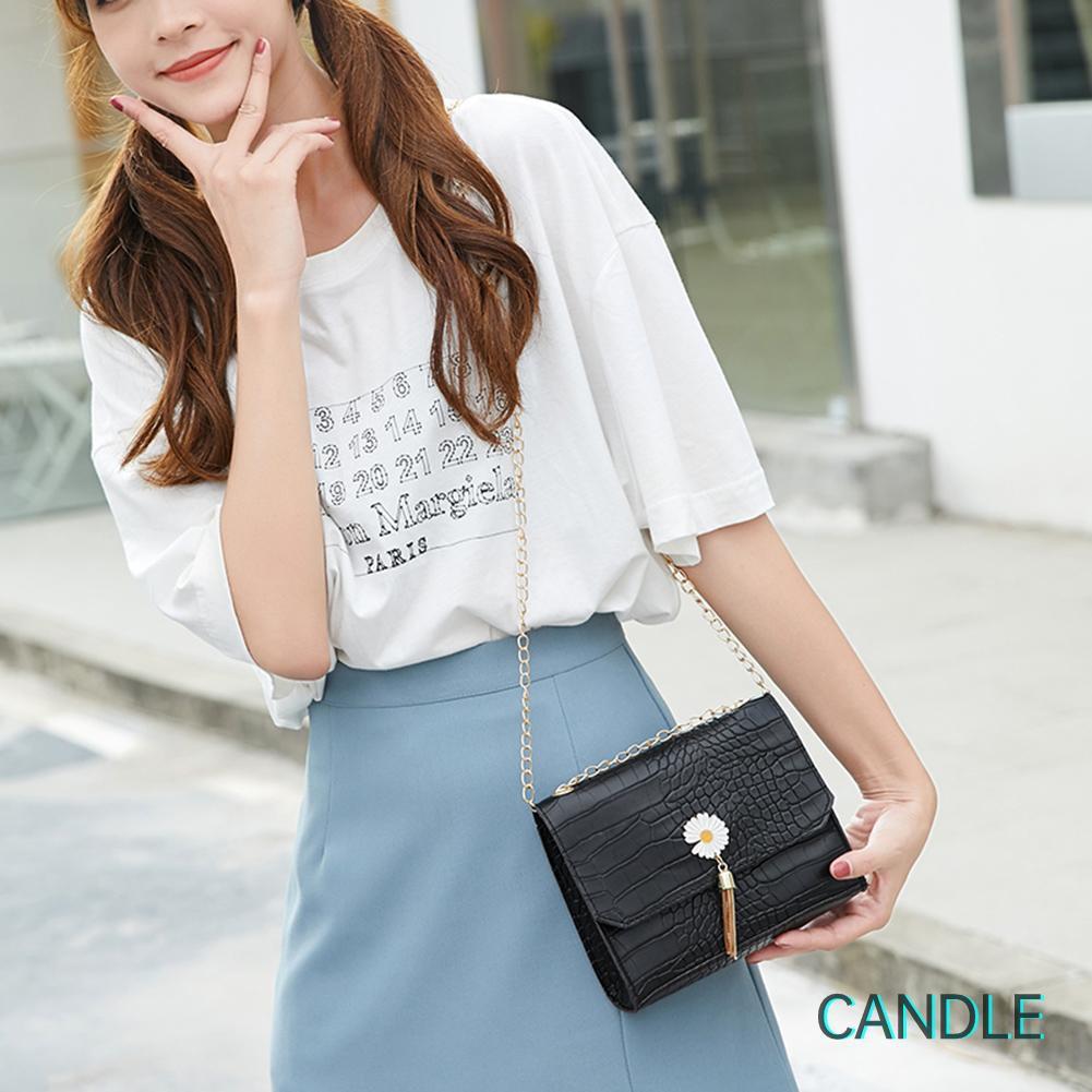 Túi Đeo Chéo Da Pu Họa Tiết Hoa Cúc Phối Tua Rua Thời Trang