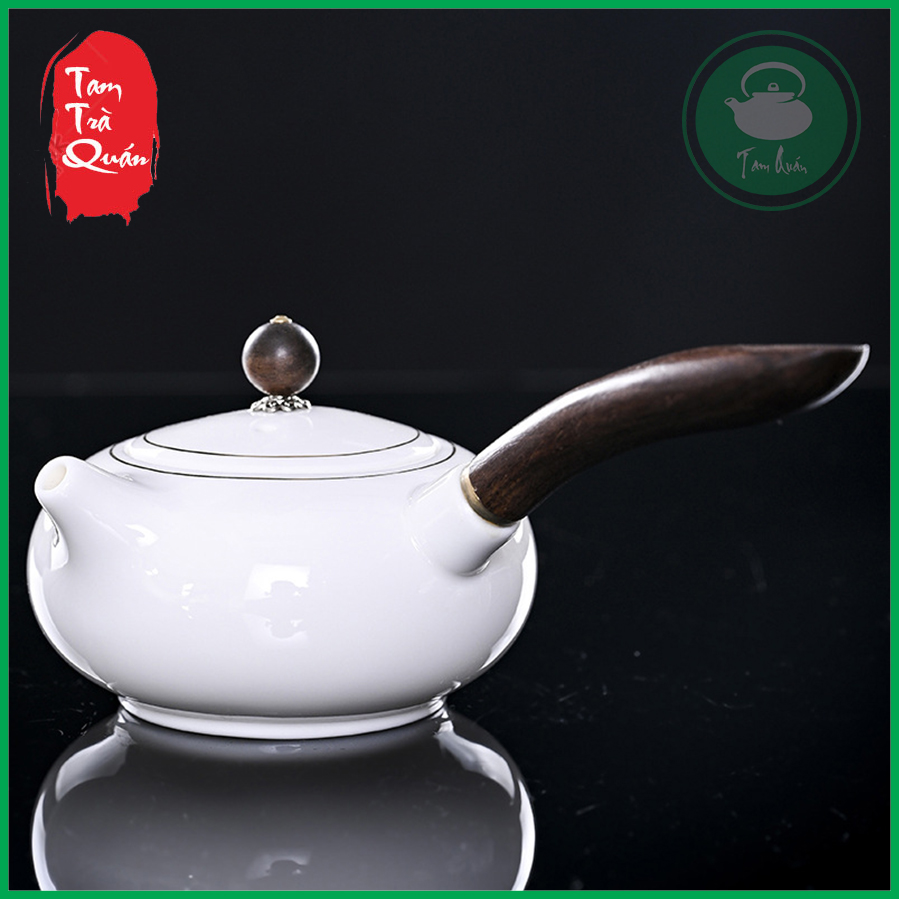 Ấm trà sứ trắng Đức Hóa cán gỗ 240ml