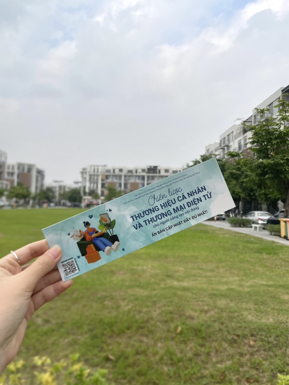 Sách - &quot;Chiến lược thương hiệu cá nhân và thương mại điện tử cho người sáng tạo nội dung&quot;
