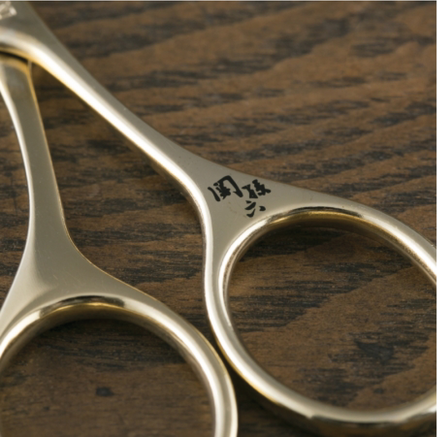 Kéo cắt lông mũi cao cấp KAI Nhật Bản HC3537 mạ vàng