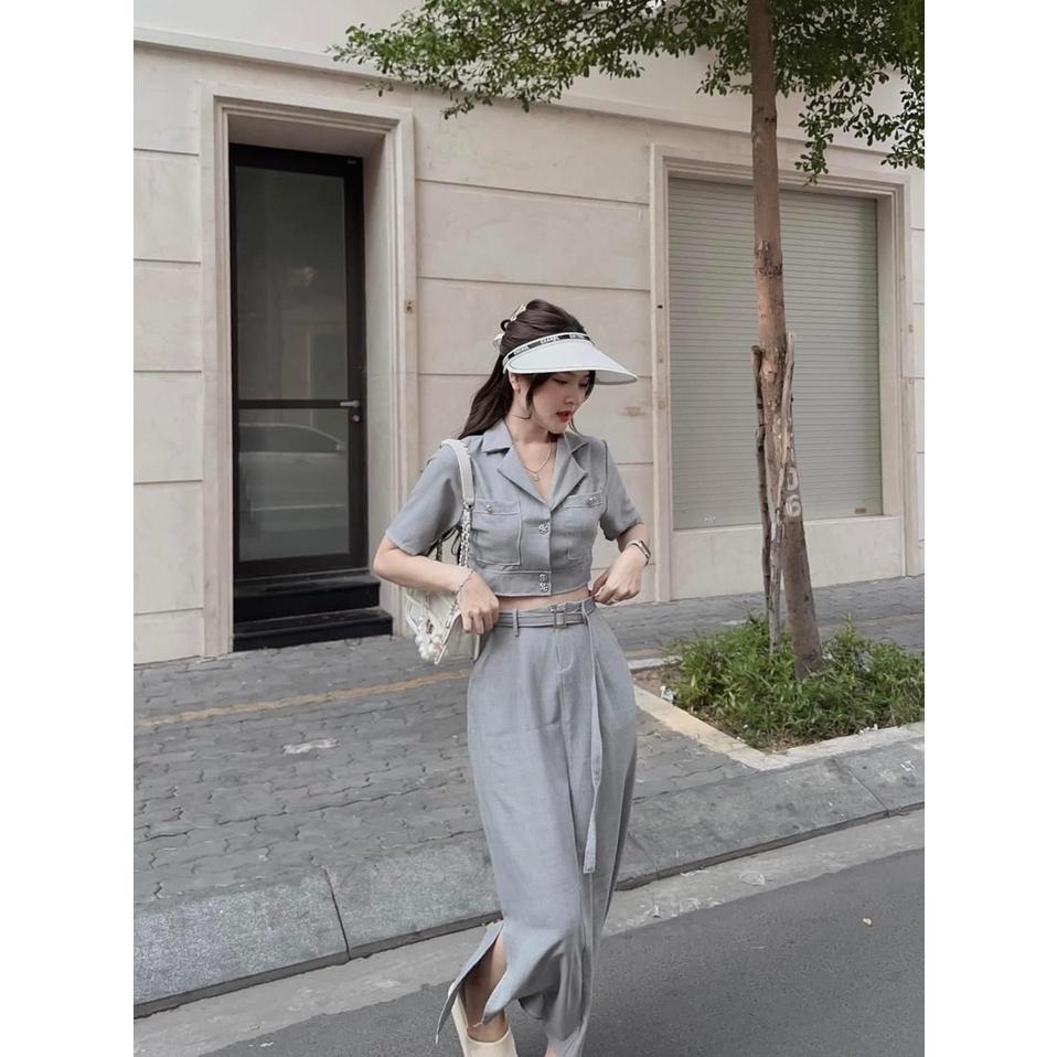 SET ĐI CHƠI, SET 2 MÓN ÁO CROPTOP SƠ MI TAY NGẮN PHỐI CHÂN VÁY DÀI KÈM ĐAI CỰC SANG CHẢNH - Grey