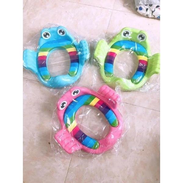 Bệ thu nhỏ bồn cầu hình ếch có tay cầm cho bé