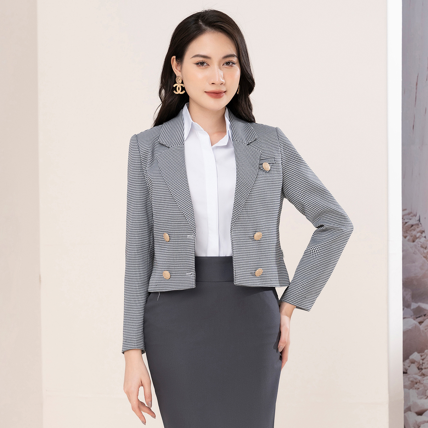 Áo Khoác Vest Nữ UK Fashion Kẻ Caro Vải Hàn Cao cấp Có 4 Cúc Bọc Tinh Tế Lịch Sự Hiện Đại NKAK2209002