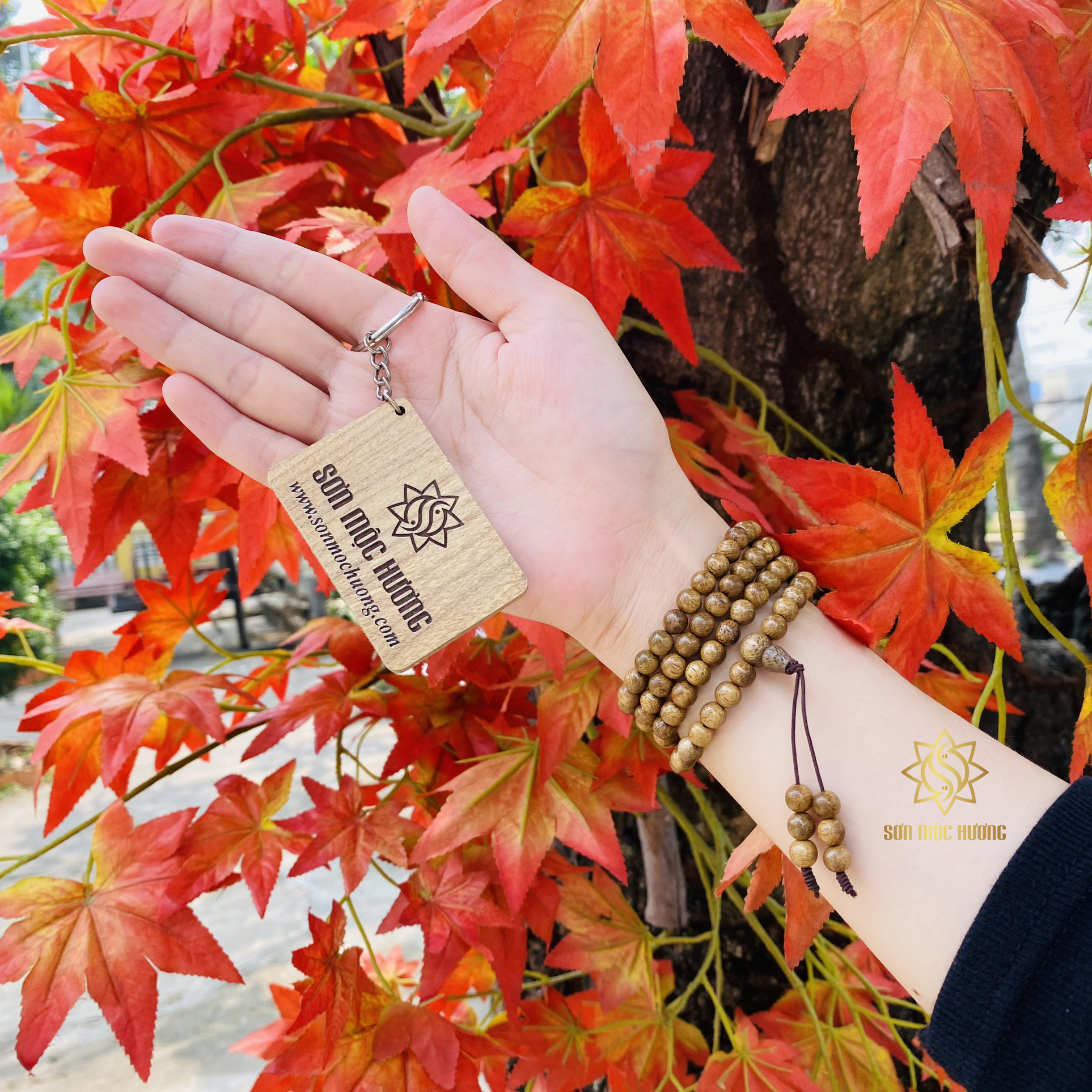 Vòng tay trầm hương phong thủy 108 hạt nam nữ Sơn Mộc Hương từ trầm tốc tự nhiên giúp mang lại may mắn, bình an và tài lộc cho người đeo
