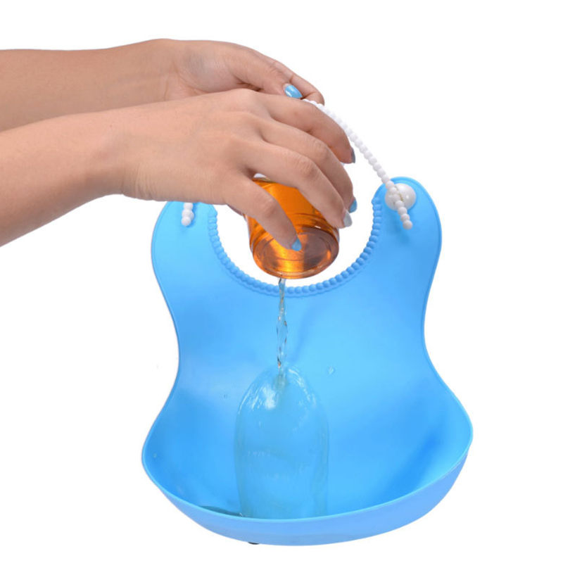 Yếm ăn dặm cho bé chất liệu silicone dễ dàng về sinh khi dính bẩn