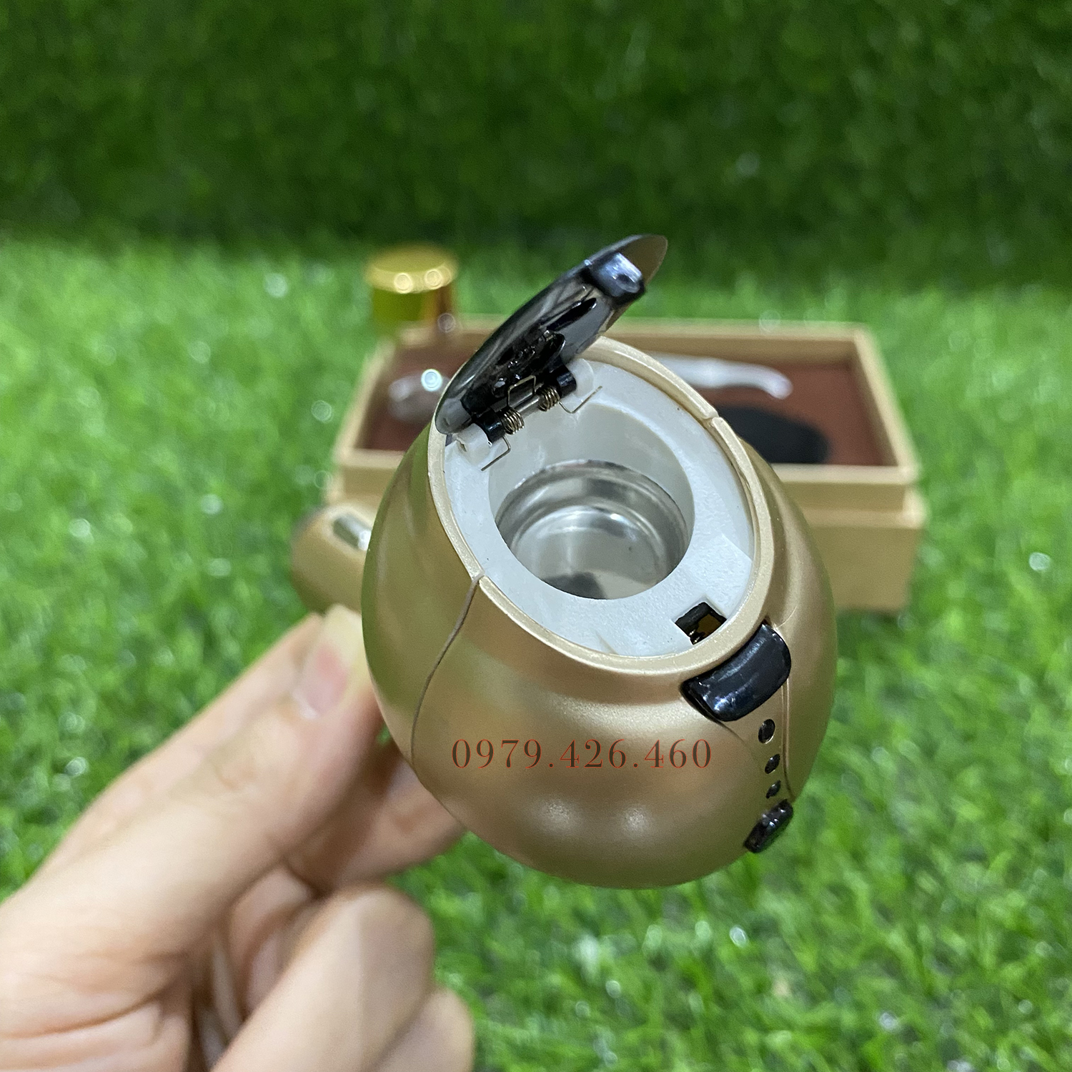 Tẩu xông trầm hương cao cấp trên xe ô tô có 3 mức điều chỉnh nhiệt lên đến 190 độ