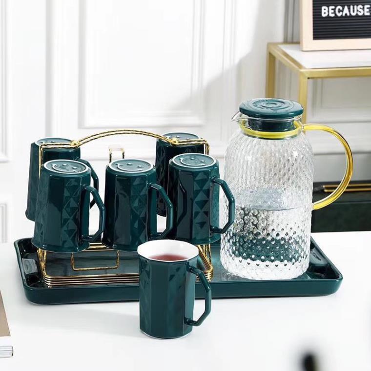 Bộ bình cốc thủy tinhkèm khay sứ + giá treo cốc màu xanh cổ vịt viền vàng