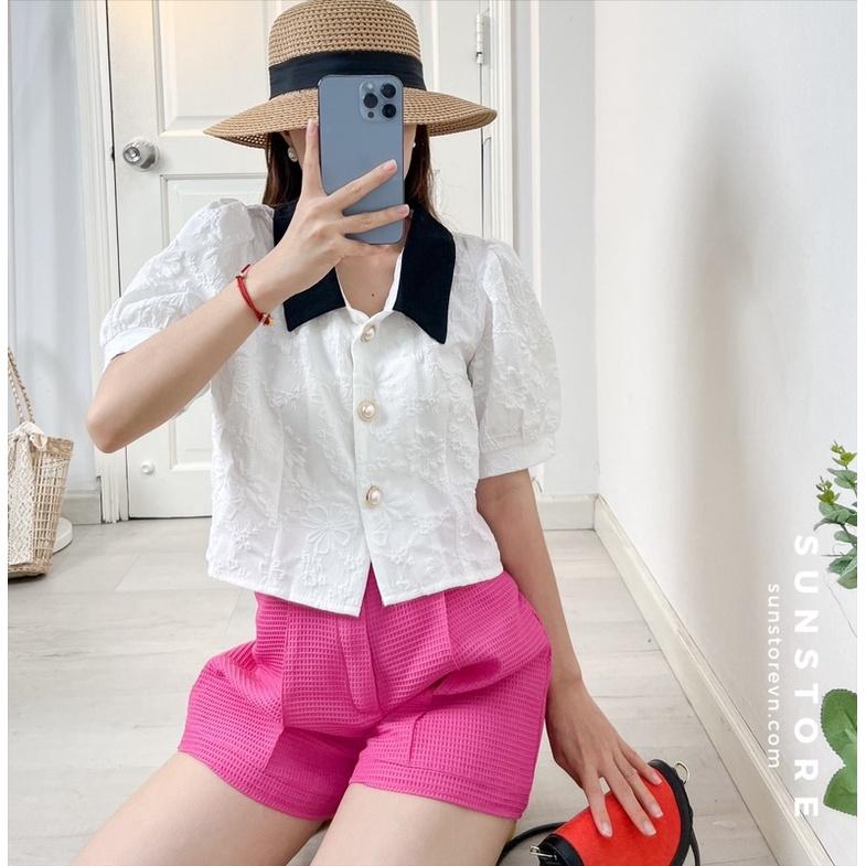 Áo croptop tay phồng cổ sơ mi đen cài nút tiểu thư màu trắng