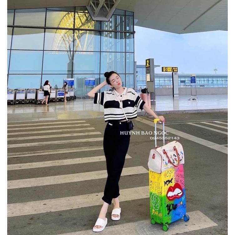 Áo len nữ cộc tay cổ bẻ dáng ngắn suông phối màu kẻ logo thêu trước ngực