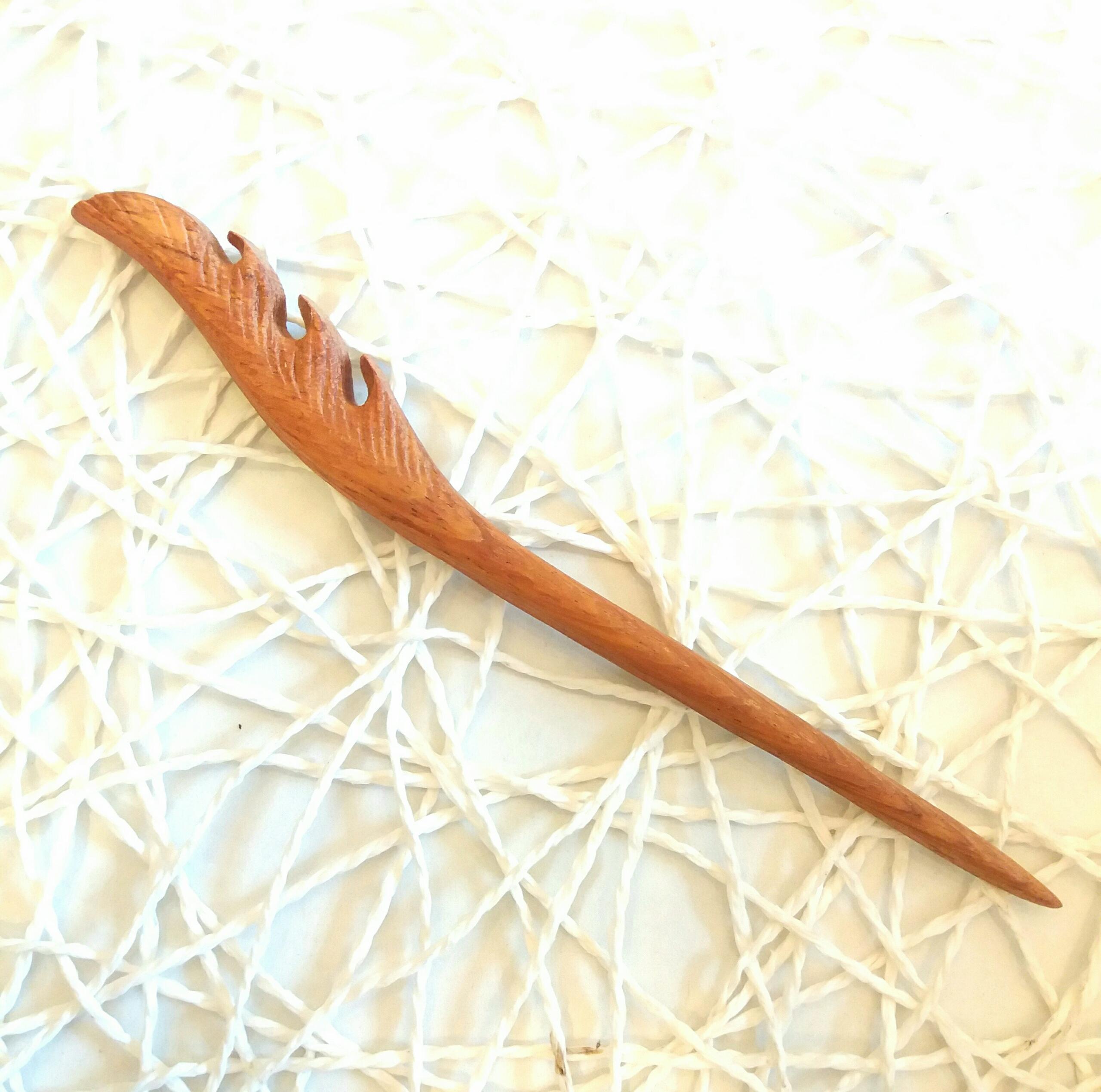 TRÂM CÀI TÓC GỖ FEATHER