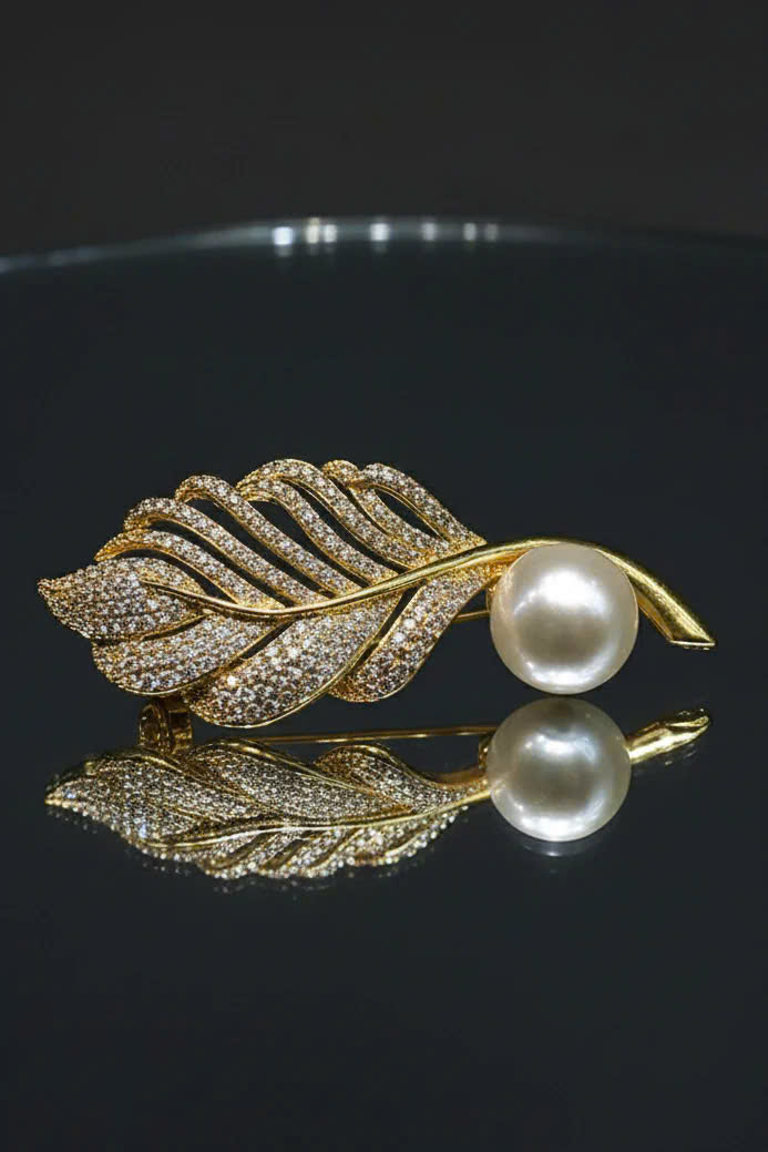 Trâm Cài Áo Vest, Áo Dài Đính Ngọc Trai Baroque Hình Lông Vũ thời trang thiết kế Hity ACC404