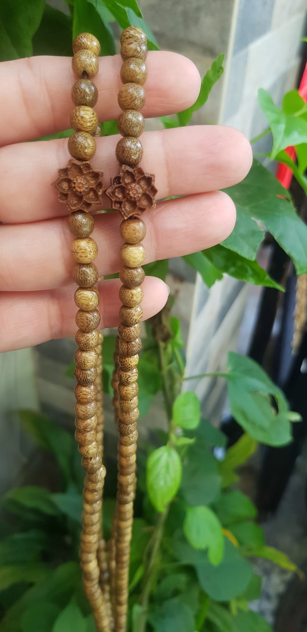 Vòng tay nữ gỗ trầm charm phối Bông Hoa Sen kiểu đeo quấn tay 4 vòng Size hạt 6mm thơm nhẹ đeo tay Ý nghĩa Vạn sự như ý may mắn rất đẹp ạ