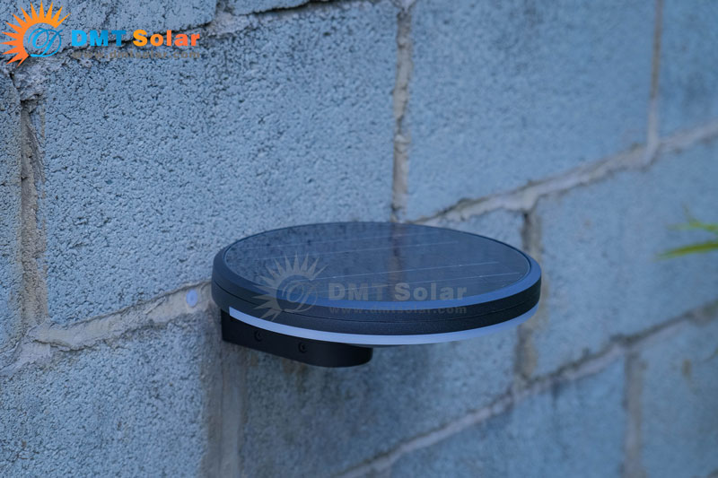 ĐÈN NĂNG LƯỢNG MẶT TRỜI TREO TƯỜNG