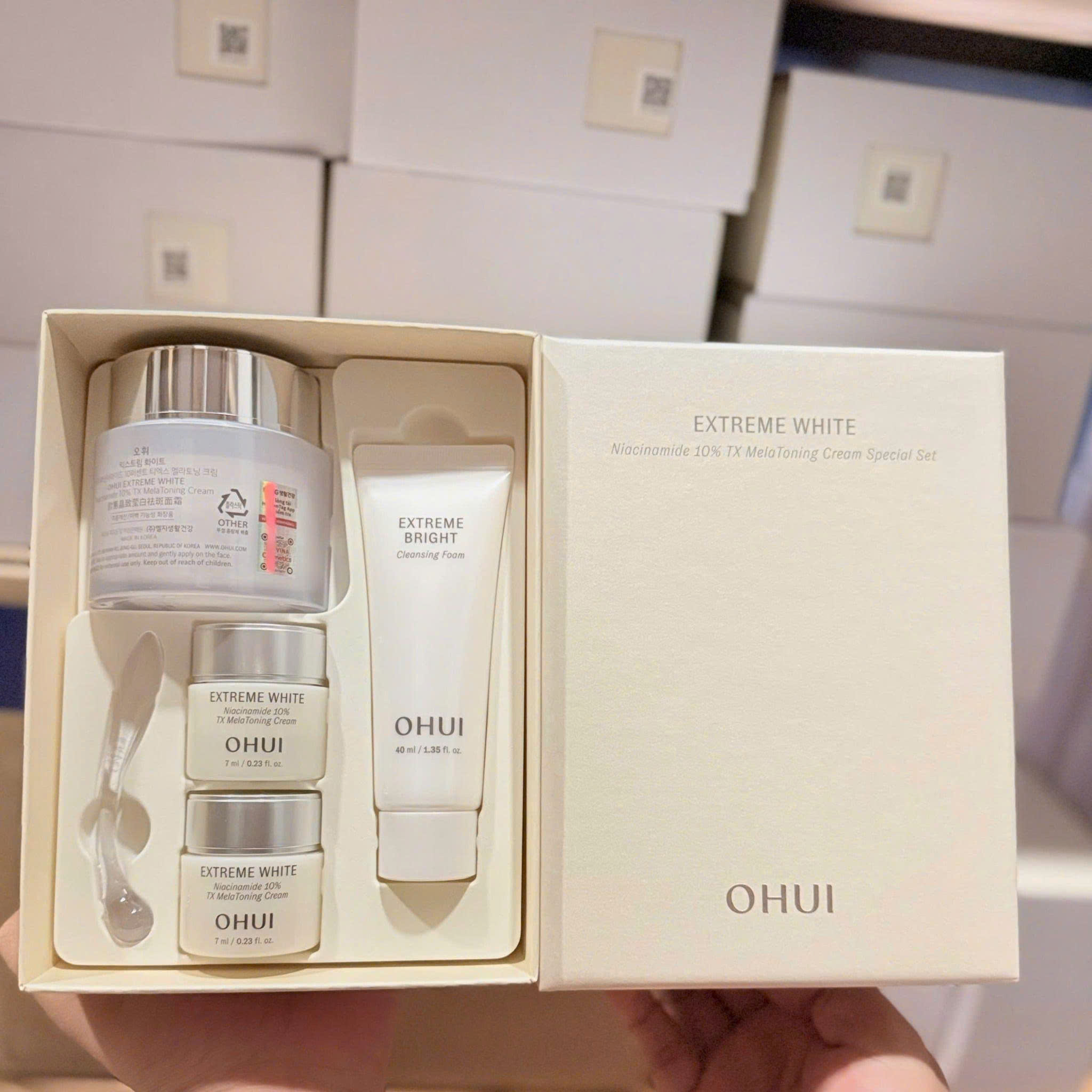 Bộ Kem Dưỡng Trắng Da Ohui Extreme White Niacinamide 10% TX Melatoning Special Set