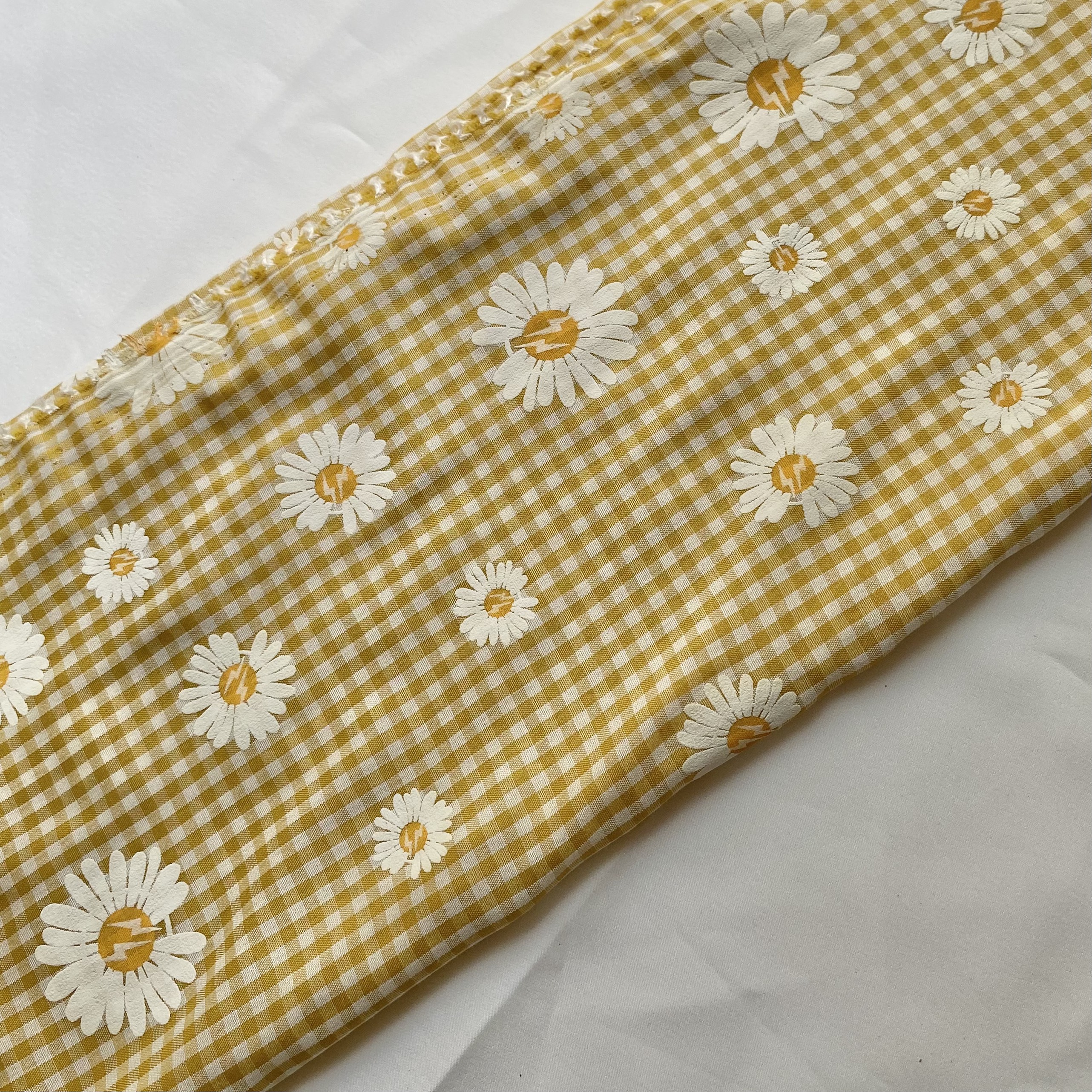 Vải Thô Cotton Pha Vàng Nhỏ Hoa Cúc Sơn Khổ 1m4 - Không Co Giãn - May Đầm, Áo Kiểu, Đồ Bộ, Đồ Trẻ Em