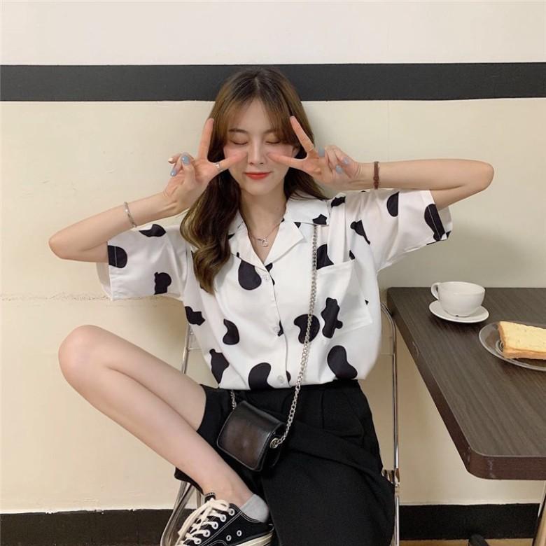 Áo sơ mi cộc tay form rộng dáng suông basic phối loang bò sữa màu trắng TopOneStore