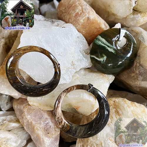 Mặt dây chuyền gỗ hóa thạch tự nhiên sang chảnh và cá tính