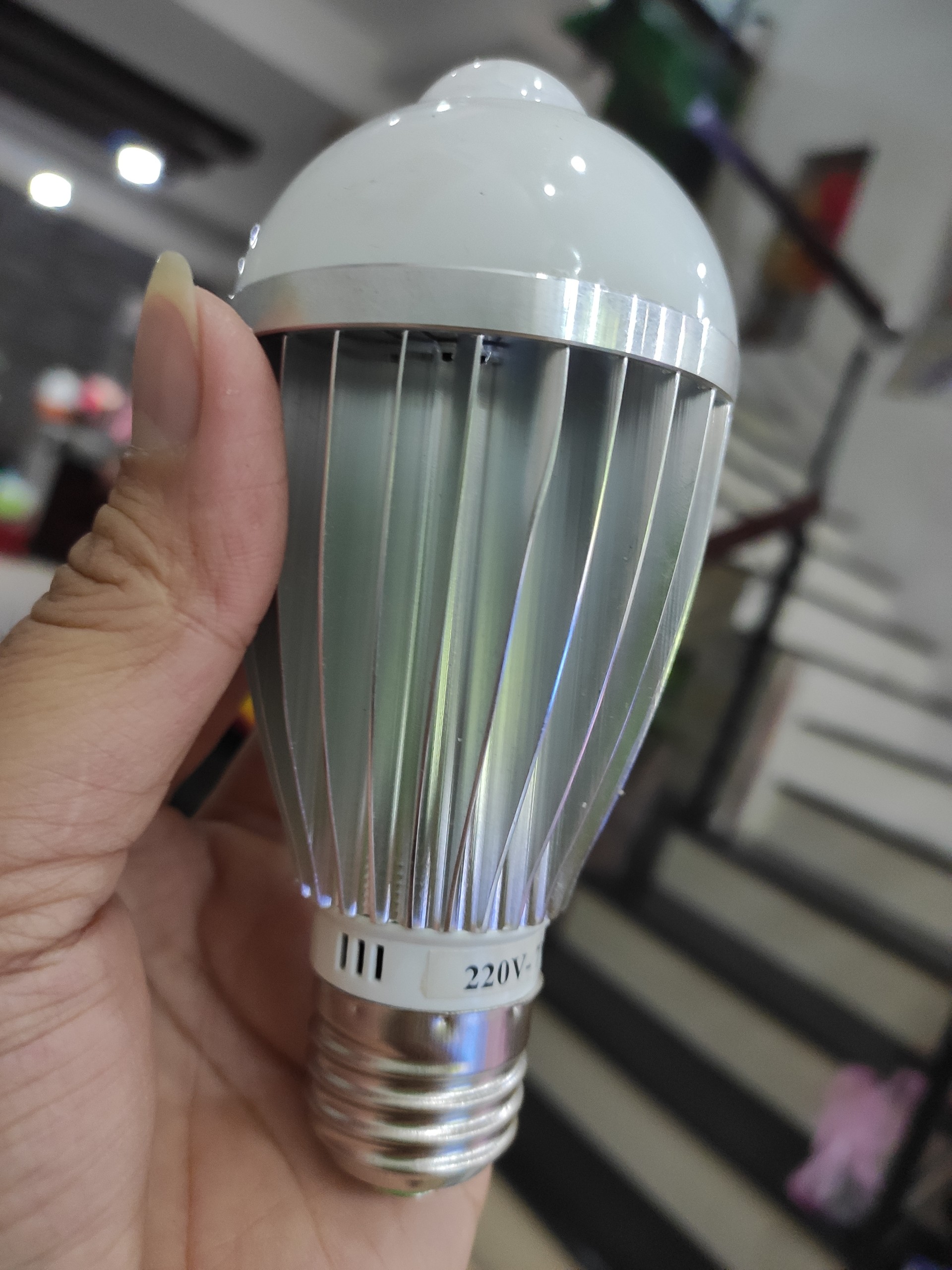 ĐÈN LED CẢM ỨNG HỒNG NGOẠI