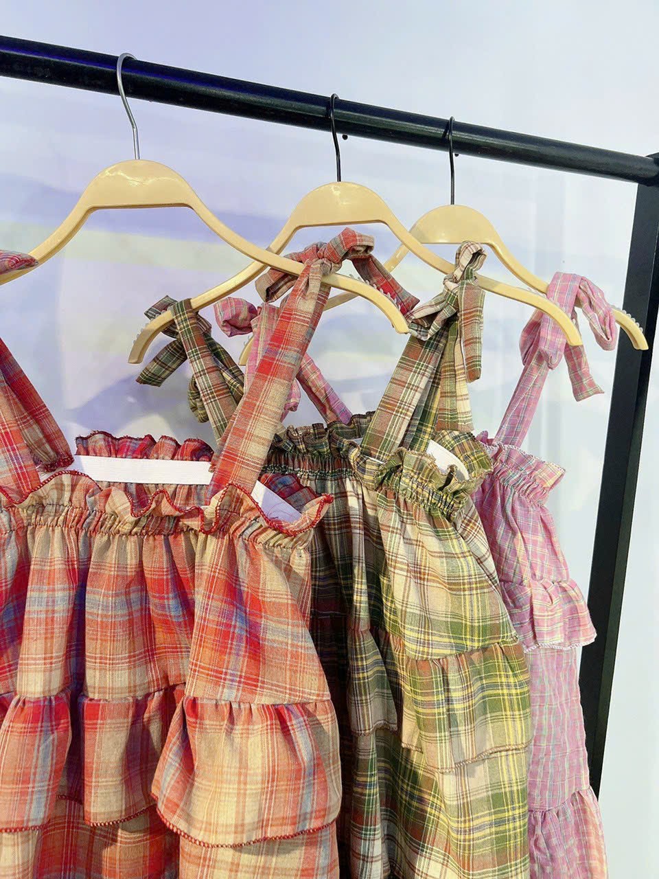 Áo hai dây babydoll caro nữ phối viền bèo tầng cột nơ vai phog cách Vintage siêu xinh chất vải kate, ÁO SƠ MI KẺ ĐỎ BÈO TÂNG 2S CHO NỮ,