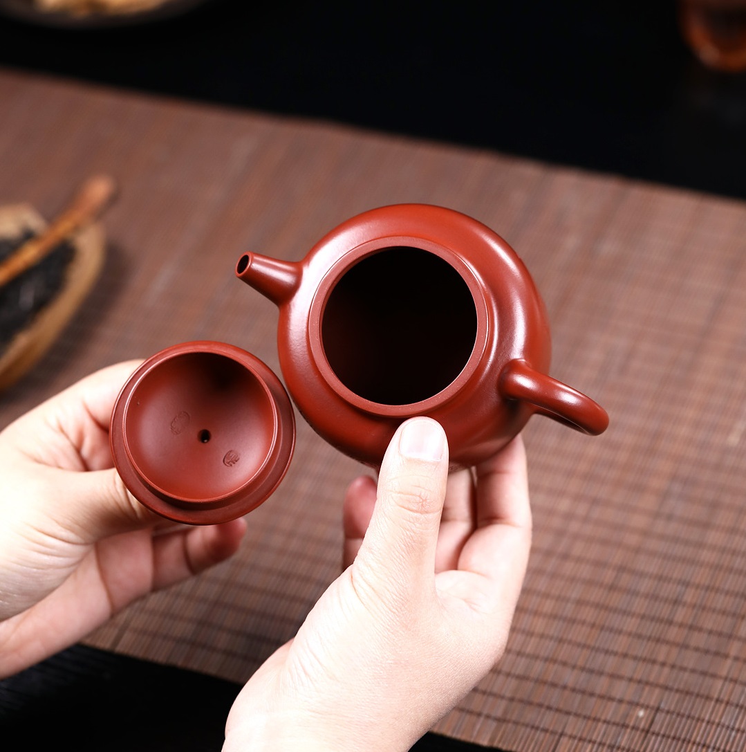 Ấm Tử Sa Nghi Hưng Đức Chung Sơn Thủy 240 ml