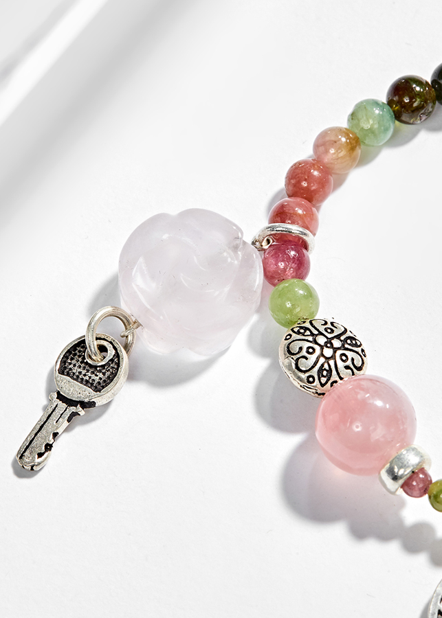 Vòng tay đá Tourmaline phối thạch anh hồng charm khóa Ngọc Quý Gemstones